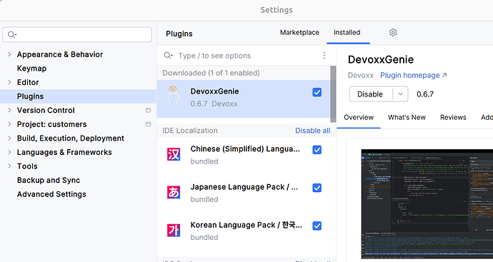 На изображении отображается окно настроек IDE, показывающее установленные плагины, включая пакеты языковых средств для китайского, японского и корейского языков. (Подпись к изображению от AI)